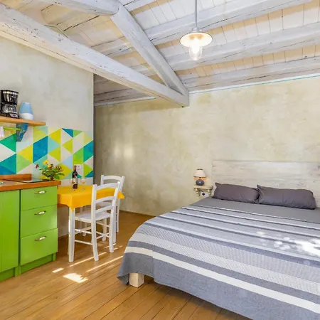Appartamento Awesome In With Wifi Žminj