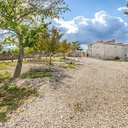 Awesome In Apartman Žminj